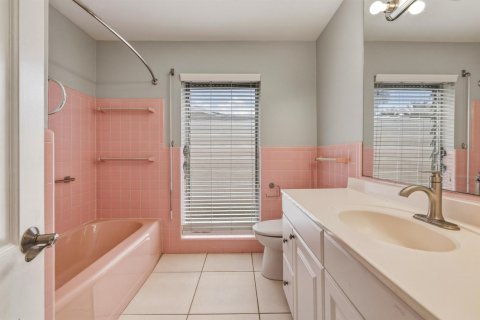 House in Lauderdale-by-the-Sea, Florida 3 bedrooms, 161.84 sq.m. № 2078338 - photo 16