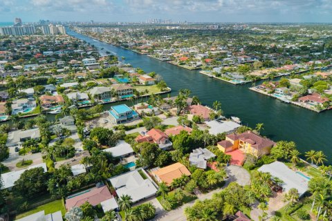 House in Lauderdale-by-the-Sea, Florida 3 bedrooms, 161.84 sq.m. № 2078338 - photo 24