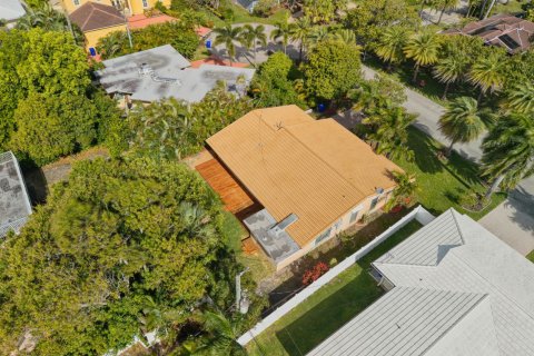 House in Lauderdale-by-the-Sea, Florida 3 bedrooms, 161.84 sq.m. № 2078338 - photo 25