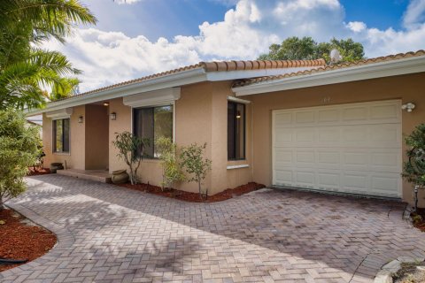 House in Lauderdale-by-the-Sea, Florida 3 bedrooms, 161.84 sq.m. № 2078338 - photo 12