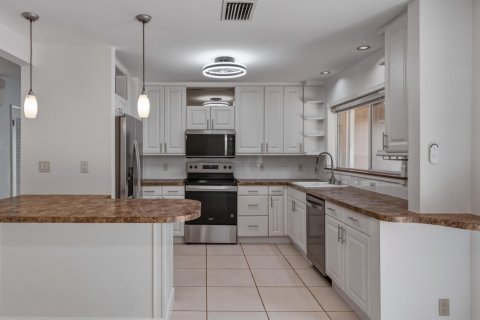 House in Lauderdale-by-the-Sea, Florida 3 bedrooms, 161.84 sq.m. № 2078338 - photo 27