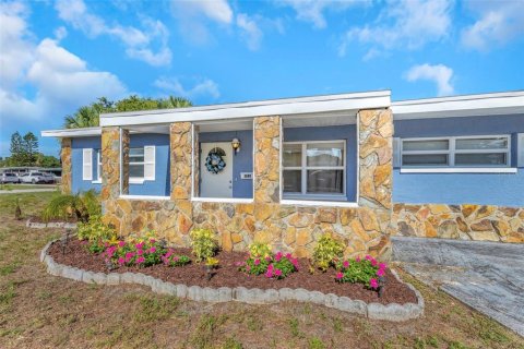 Villa ou maison à Saint Petersburg, Floride 3 chambres, 106.84 m2 № 2095624