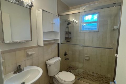 House in Miami, Florida 2 bedrooms № 1995518 - photo 8