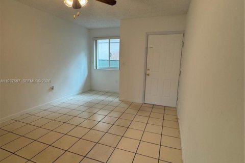 House in Miami, Florida 2 bedrooms № 1995518 - photo 7