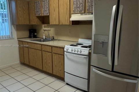 House in Miami, Florida 2 bedrooms № 1995518 - photo 5