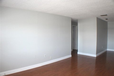 Condominio en alquiler en Pinellas Park, Florida, 2 dormitorios, 98.01 m2 № 1910438 - foto 3