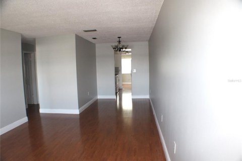 Condominio en alquiler en Pinellas Park, Florida, 2 dormitorios, 98.01 m2 № 1910438 - foto 4