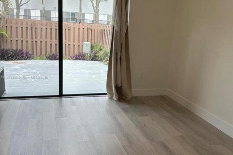 Condominio en alquiler en Miami, Florida, 3 dormitorios, 127.28 m2 № 1938699 - foto 17