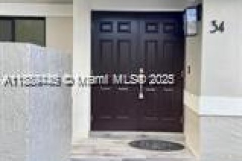 Condominio en alquiler en Miami, Florida, 3 dormitorios, 127.28 m2 № 1938699 - foto 4
