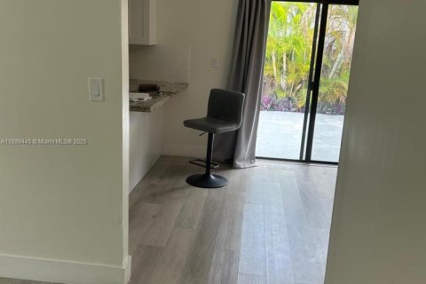 Condominio en alquiler en Miami, Florida, 3 dormitorios, 127.28 m2 № 1938699 - foto 14