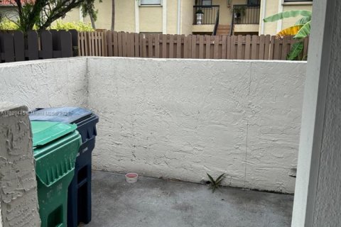 Condominio en alquiler en Miami, Florida, 3 dormitorios, 127.28 m2 № 1938699 - foto 7