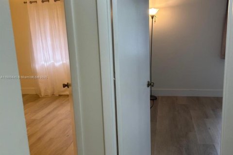 Снять в аренду кондоминиум в Майами, Флорида 3 спальни, 127.28м2, № 1938699 - фото 20