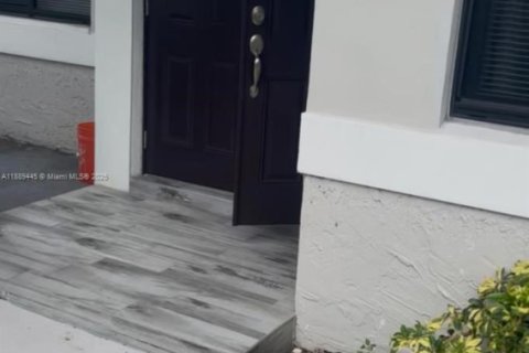Copropriété à louer à Miami, Floride: 3 chambres, 127.28 m2 № 1938699 - photo 3