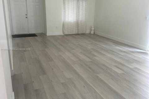 Condominio en alquiler en Miami, Florida, 3 dormitorios, 127.28 m2 № 1938699 - foto 12