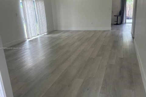 Copropriété à louer à Miami, Floride: 3 chambres, 127.28 m2 № 1938699 - photo 10