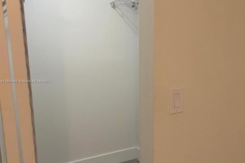 Copropriété à louer à Miami, Floride: 3 chambres, 127.28 m2 № 1938699 - photo 25