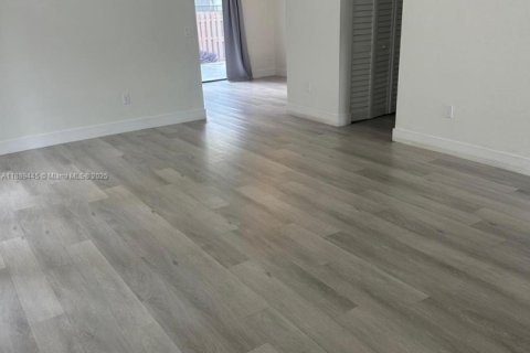 Copropriété à louer à Miami, Floride: 3 chambres, 127.28 m2 № 1938699 - photo 19