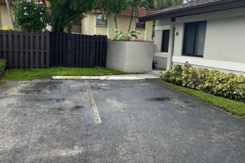 Copropriété à louer à Miami, Floride: 3 chambres, 127.28 m2 № 1938699 - photo 8