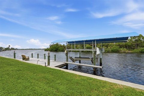 Villa ou maison à vendre à Port Charlotte, Floride: 3 chambres, 247.96 m2 № 2166879 - photo 4