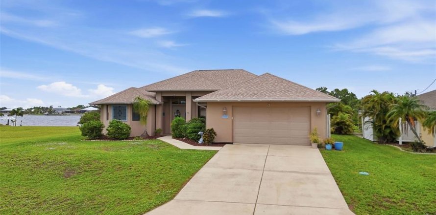 Villa ou maison à Port Charlotte, Floride 3 chambres, 247.96 m2 № 2166879