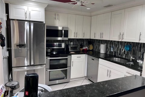 Copropriété à vendre à Plantation, Floride: 2 chambres, 97.92 m2 № 1929217 - photo 1