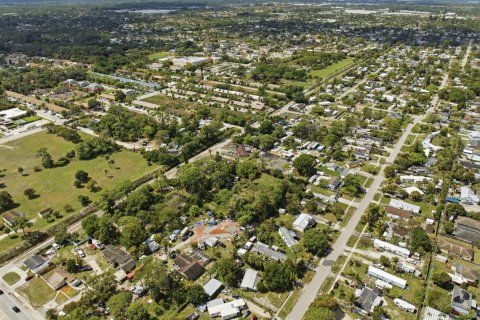 Commercial property in West Palm Beach, Florida № 2240208 - photo 8