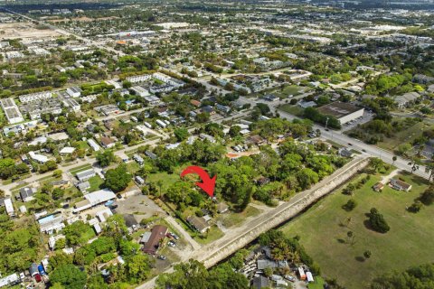 Commercial property in West Palm Beach, Florida № 2240208 - photo 3