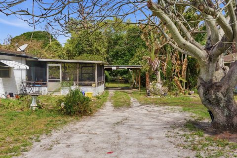Commercial property in West Palm Beach, Florida № 2240208 - photo 22