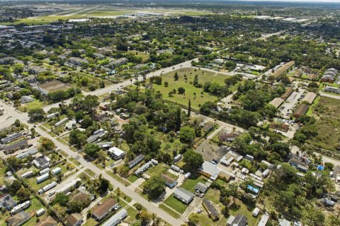 Commercial property in West Palm Beach, Florida № 2240208 - photo 10