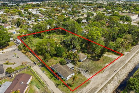Commercial property in West Palm Beach, Florida № 2240208 - photo 12