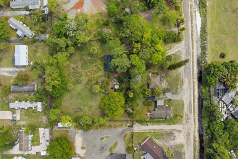 Commercial property in West Palm Beach, Florida № 2240208 - photo 2