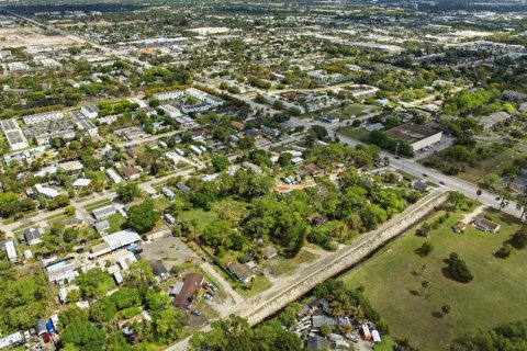 Commercial property in West Palm Beach, Florida № 2240208 - photo 4