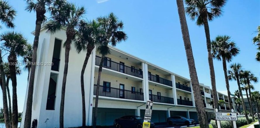 Condo in Saint Petersburg, Florida, 2 bedrooms  № 1994535