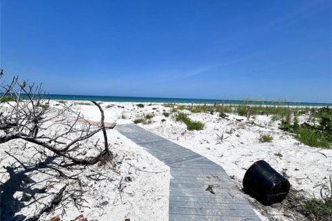 Condo in Saint Petersburg, Florida, 2 bedrooms  № 1994535 - photo 12