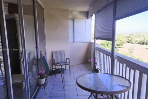 Copropriété à vendre à Lauderhill, Floride: 2 chambres, 107.77 m2 № 1965025 - photo 2