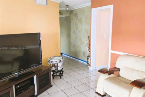 Copropriété à vendre à Lauderhill, Floride: 2 chambres, 107.77 m2 № 1965025 - photo 4