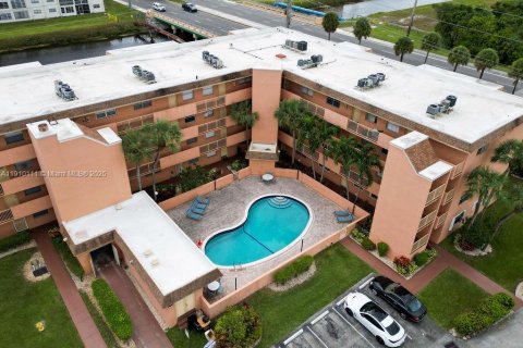 Copropriété à vendre à Sunrise, Floride: 2 chambres, 102.19 m2 № 1966387 - photo 18