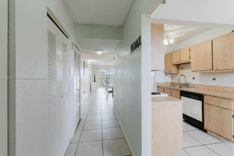 Copropriété à vendre à Sunrise, Floride: 2 chambres, 102.19 m2 № 1966387 - photo 13