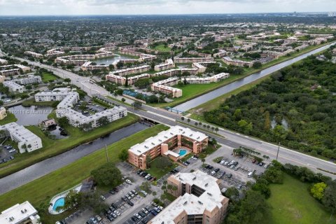 Copropriété à vendre à Sunrise, Floride: 2 chambres, 102.19 m2 № 1966387 - photo 17
