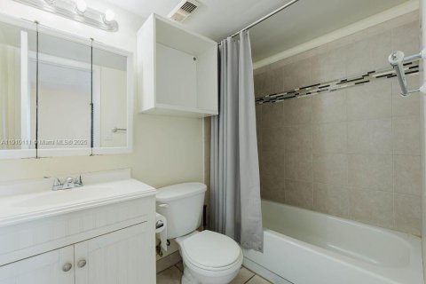 Copropriété à vendre à Sunrise, Floride: 2 chambres, 102.19 m2 № 1966387 - photo 9