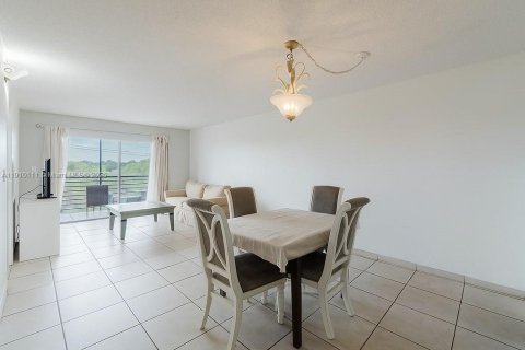 Copropriété à vendre à Sunrise, Floride: 2 chambres, 102.19 m2 № 1966387 - photo 3