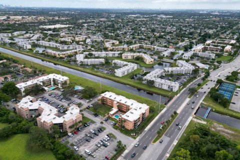 Copropriété à vendre à Sunrise, Floride: 2 chambres, 102.19 m2 № 1966387 - photo 16
