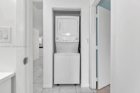 Снять в аренду виллу или дом в Халландейл-Бич, Флорида 3 спальни, 214.6м2, № 2008311 - фото 19