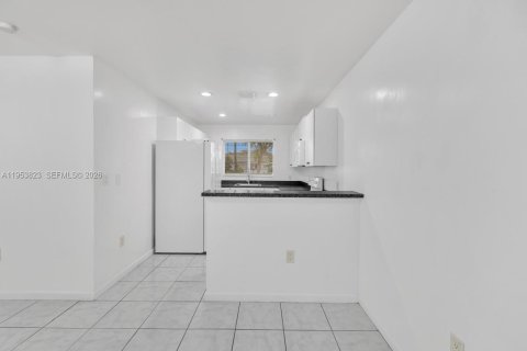 Снять в аренду виллу или дом в Халландейл-Бич, Флорида 3 спальни, 214.6м2, № 2008311 - фото 6