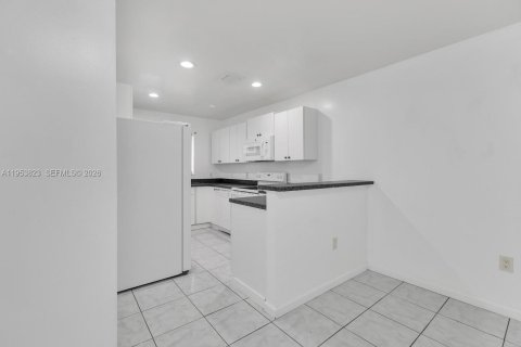 Снять в аренду виллу или дом в Халландейл-Бич, Флорида 3 спальни, 214.6м2, № 2008311 - фото 4