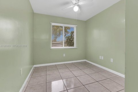 Снять в аренду виллу или дом в Халландейл-Бич, Флорида 3 спальни, 214.6м2, № 2008311 - фото 8