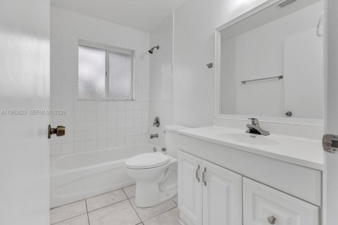 Снять в аренду виллу или дом в Халландейл-Бич, Флорида 3 спальни, 214.6м2, № 2008311 - фото 18