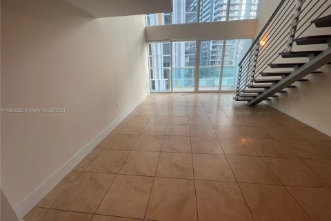 Condo in Miami, Florida, 1 bedroom  № 1932071 - photo 7