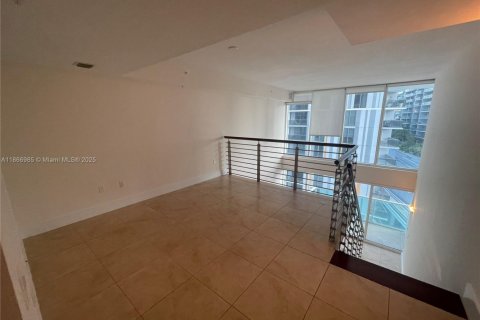 Condo in Miami, Florida, 1 bedroom  № 1932071 - photo 12