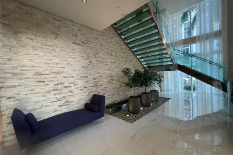Condo in Miami, Florida, 1 bedroom  № 1932071 - photo 16